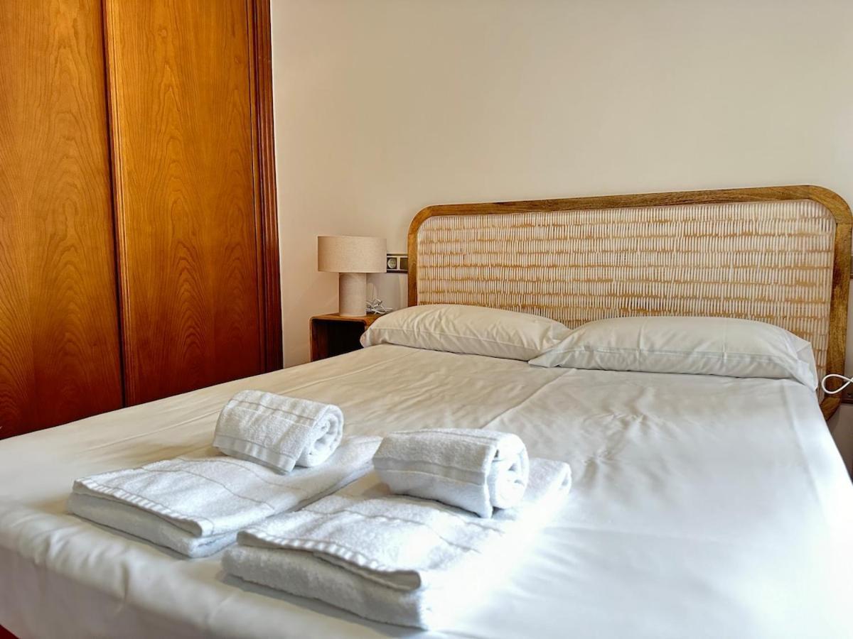 With A Balcony, Downtown, Free Parking By Ybh * Vigo
