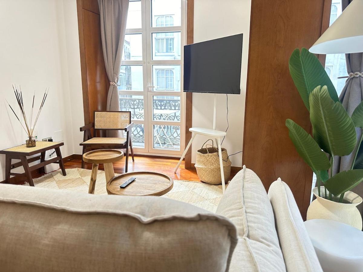 With A Balcony, Downtown, Free Parking By Ybh *