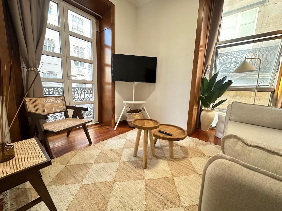 With A Balcony, Downtown, Free Parking By Ybh * Vigo